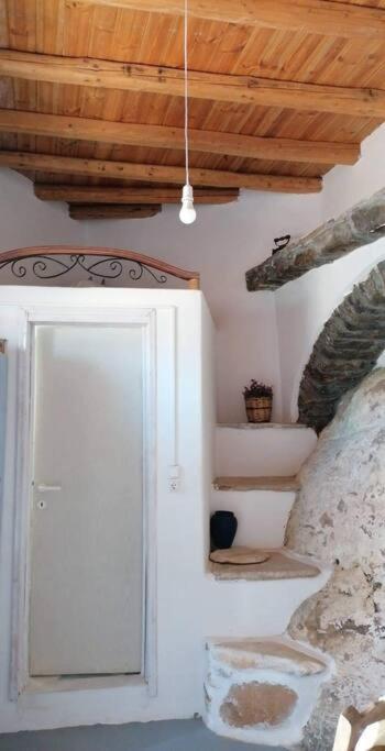 Apartamento Naxos Mountain Retreat - Tiny House Build On Rock Koronos Exterior foto